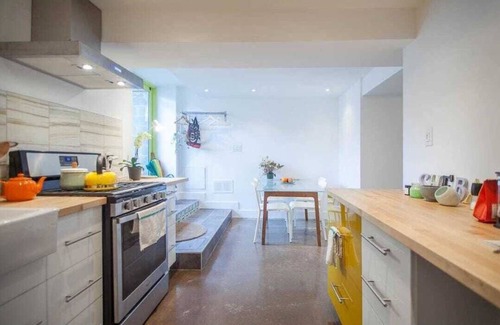 Dufferin Grove Apartment | A White, Bright, Gorgeous Nest.