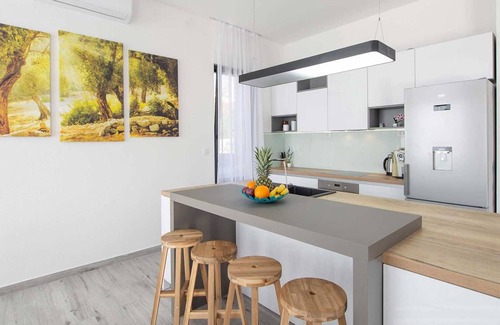 Mravince Villa | A wonderfull poolside villa in Solin