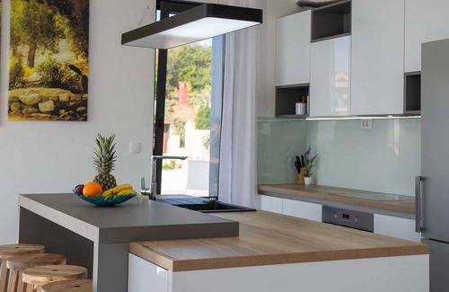 Mravince Villa | A wonderfull poolside villa in Solin