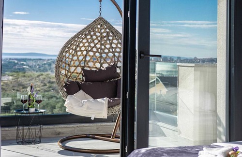 Mravince Villa | A wonderfull poolside villa in Solin