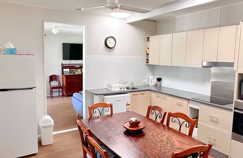 Traviston House | A Yearenda - Water Views -3BR - Steps to the Beach