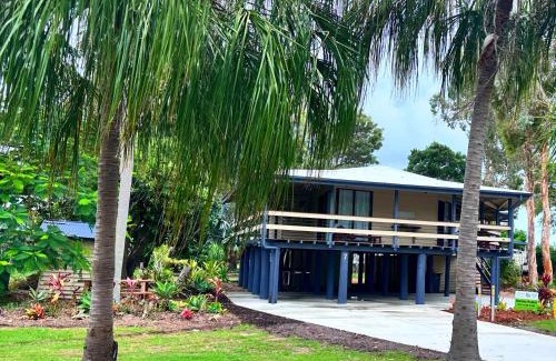 Traviston House | A Yearenda - Water Views -3BR - Steps to the Beach