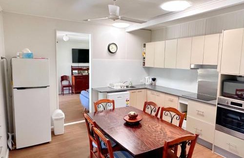 Traviston House | A Yearenda - Water Views -3BR - Steps to the Beach