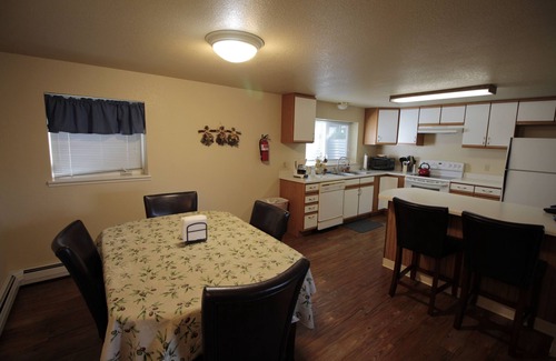 Gardiner Apartment | A Yellowstone Park View!