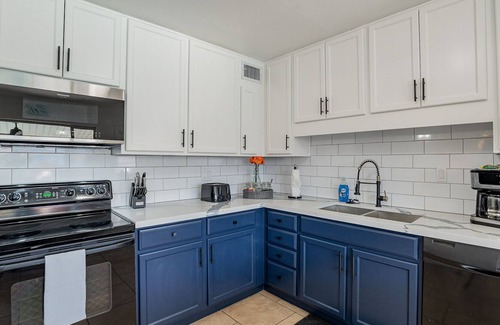 Scottsdale Estates Nine House | A1 Location Old towns finest. Upgraded mattresses, pool, upscale living