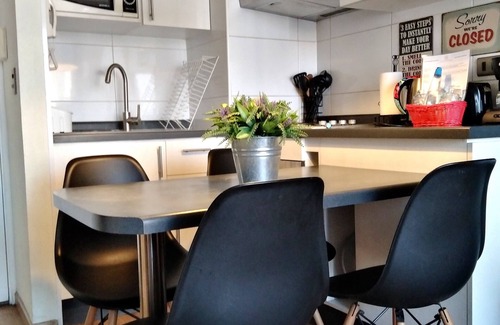 Las Rejas Apartment | A10 Cozy, Perfect spot, up to 3 pax, Subway at the front door