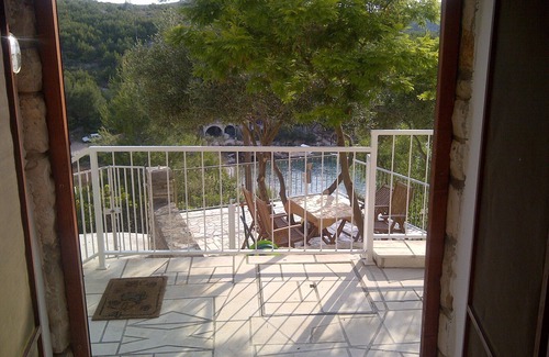 Hvar Apartment | A2 Studio Apartment with 4 beds, heated, infinity swimming pool and Jacuzzi bath