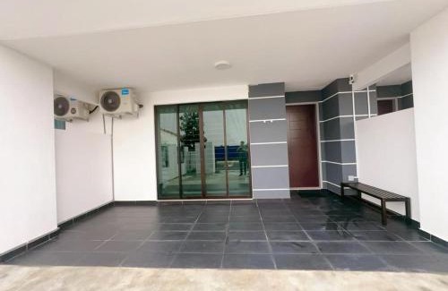 Tebrau House | A23 Hello Baby Dato Onn Tebing 15PAX Private Bathroom