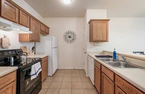 Medical Center District Condo | AA2 10% OFF 2BR Apt Fast WiFi 4-mins to Medical Center Pet-friendly