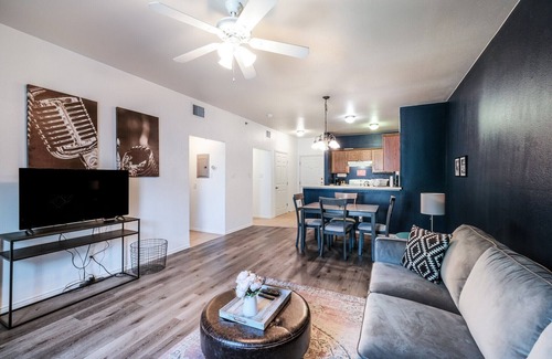 Medical Center District Apartment | AA3 10% OFF Updated 2BR Apt Near Medical Center Fast WiFi With Parking