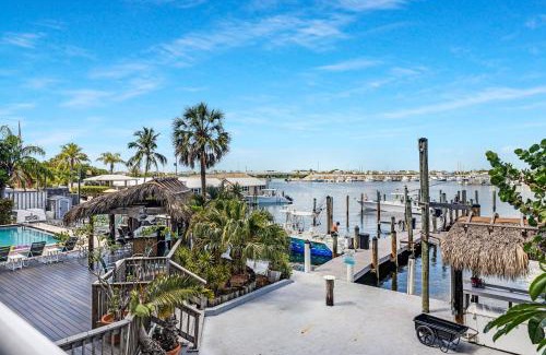 Meadows House | Abaco - Large waterfront 2x2 end unit with boat slip