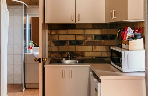 Soldiers Hill Hotel | Abacus Motel