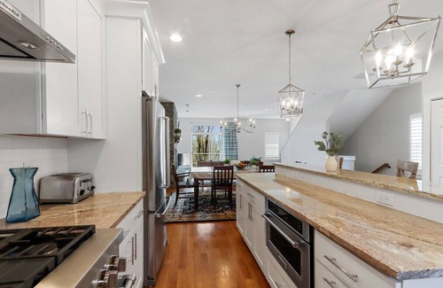 Fontana-on-Geneva Lake House | Abandon View Escape in Fontana |New Townhome|Balconies |Stone Gas Fireplace |Walk to Beach