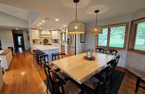 Country Club Estates House | Abbey Harbor Executive Waterfront 4 BR Home - Newly renovated!