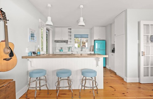 Ingramport Cottage | Abby's Beach House - Ocean and lakefront Cottage