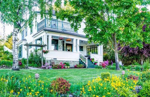 Skidmore Academy Historic District Bed & Breakfast | Abigail's Bed and Breakfast Inn