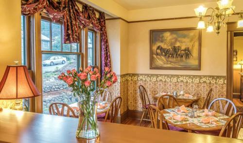 Skidmore Academy Historic District Bed & Breakfast | Abigail's Bed and Breakfast Inn