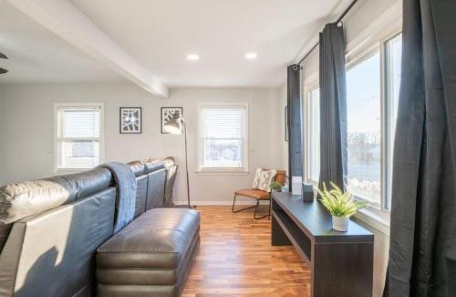 Peoria Heights House | ABODE ON ATLANTIC - Spacious 2BD in the Heights