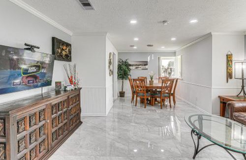 Galveston House | about 2 Blocks to Beach Galveston Group Getaway!