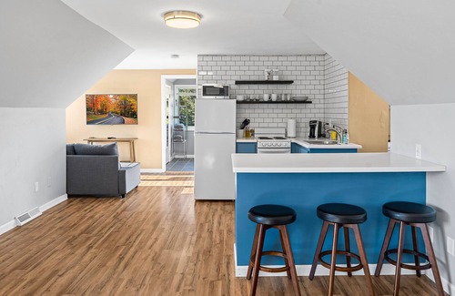 Ephraim Apartment | Above Bakery:Cozy Fall Studio, Perfect for Couples