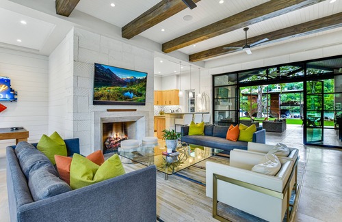 The Ravine House | Above Lakeside I Lakefront | Pickleball I Pool/Spa l Firepit I Luxe Services