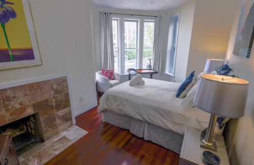 Shaw Apartment | Above Maxwell Wine Bar - Super Central 2Bed 2Bath