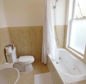 Shaw Apartment | Above Maxwell Wine Bar - Super Central 2Bed 2Bath