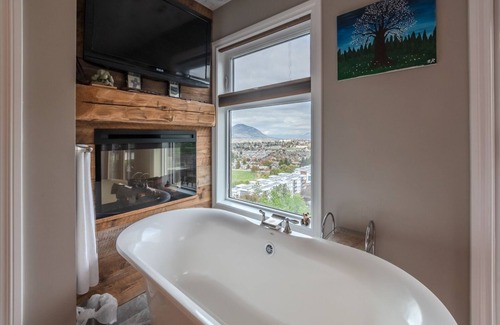 Okanagan-Similkameen House | Above The Beach Guest Suites