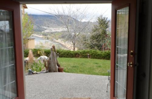 Okanagan-Similkameen Bed & Breakfast | Above the Beach Guest Suites