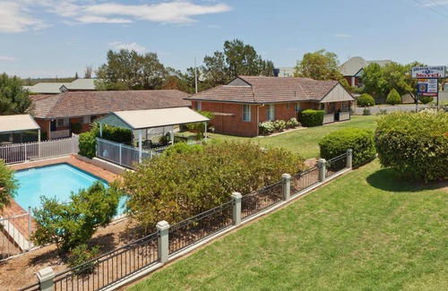 East Tamworth Hotel | Abraham Lincoln Motel