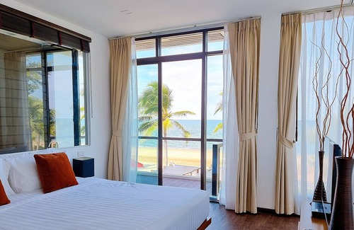 Pak Nam Pran Villa | Absolute Beachfront - 4 Bedrooms Pool Villa