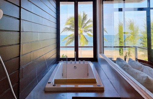 Pak Nam Pran Villa | Absolute Beachfront - 4 Bedrooms Pool Villa