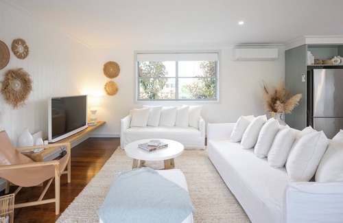 Diamond Beach House | Absolute beach frontage | private plunge pool | pet friendly