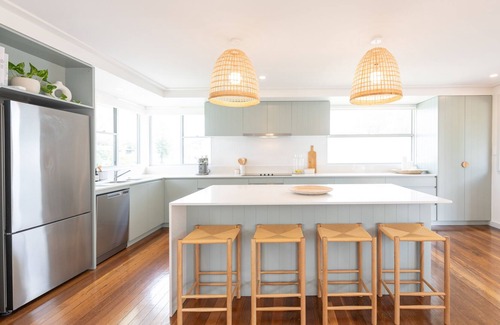 Diamond Beach House | Absolute beach frontage | private plunge pool | pet friendly