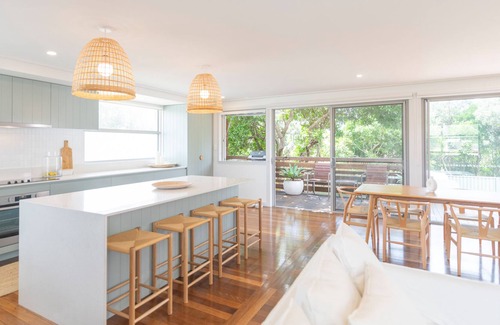 Diamond Beach House | Absolute beach frontage | private plunge pool | pet friendly