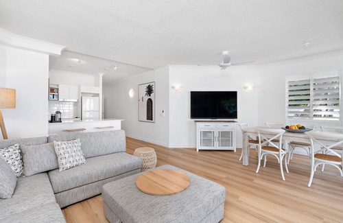 Palm Cove Apartment | Absolute Beach Front 1 Bedroom Apartment Palm Cove