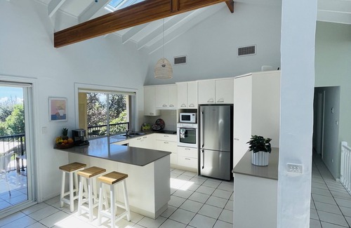 Diamond Beach House | Absolute beachfront holiday home with private heated pool
