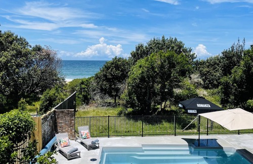 Diamond Beach House | Absolute beachfront holiday home with private heated pool
