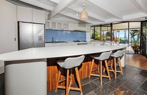 Holloways Beach House | Absolute Beachfront House with Private Pool