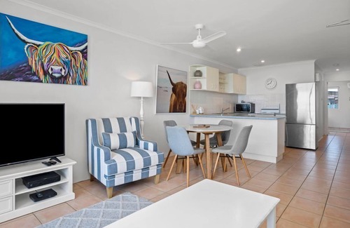 North Creek Apartment | Absolute Beachfront Apartment 9T