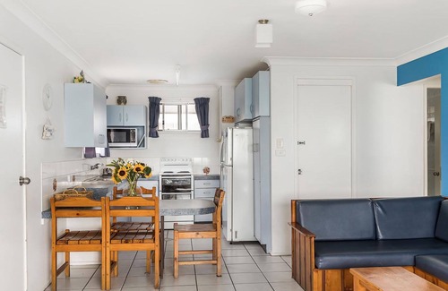 North Creek Apartment | Absolute Beachfront Apartment 3T