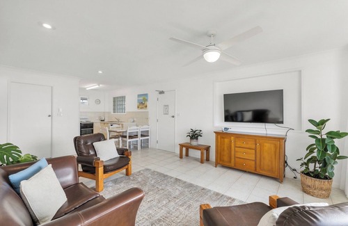 North Creek Apartment | Absolute Beachfront Apartment 1T