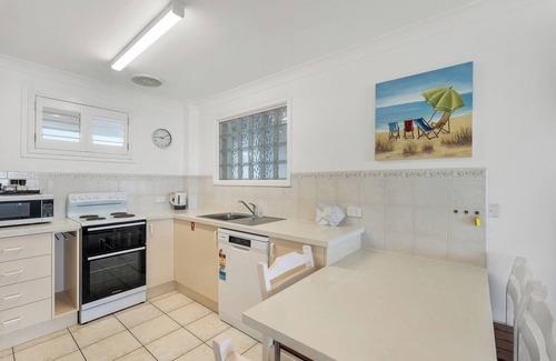 North Creek Apartment | Absolute Beachfront Apartment 1T