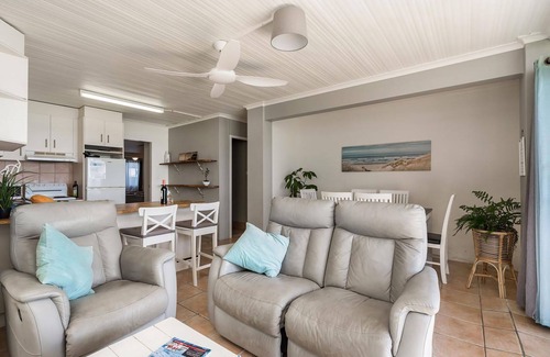 North Creek Apartment | Absolute Beachfront Apartment 8B - 1 bedroom