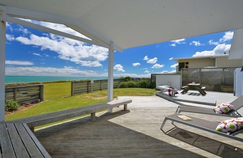 Mahia House | Absolute Beachfront.