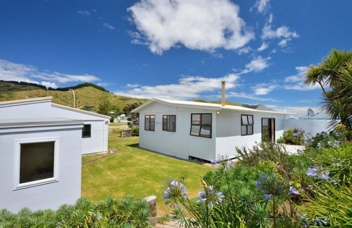 Mahia House | Absolute Beachfront.