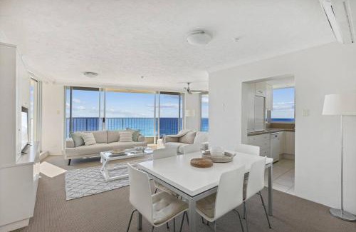 Main Beach Apartment | Absolute Beachfront Apartment