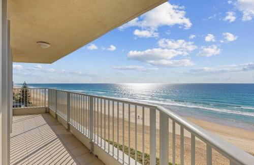 Main Beach Apartment | Absolute Beachfront Apartment