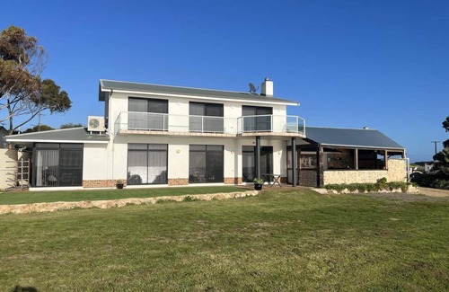 Carribie House | Absolute Beachfront Holiday House with unrestricted Seaview's- Corny Point