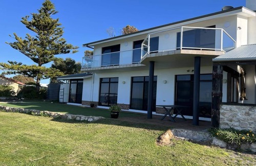 Carribie House | Absolute Beachfront Holiday House with unrestricted Seaview's- Corny Point